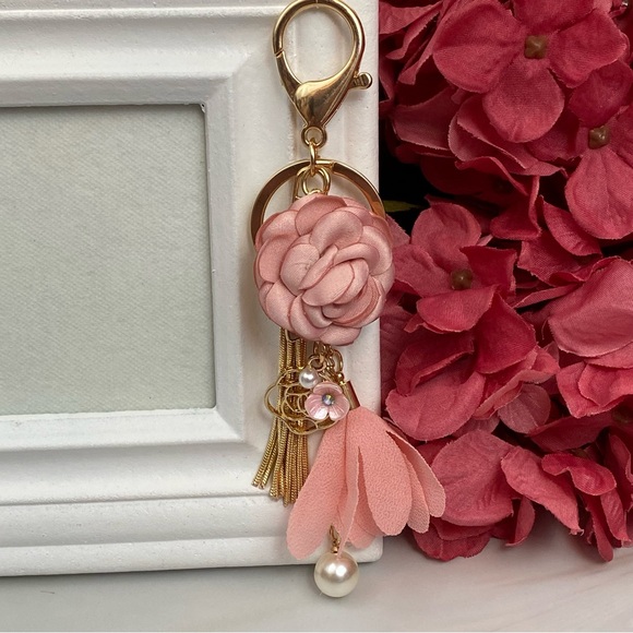 Pink Flower Gold Fringe Pearl Keychain Charm - Picture 2 of 13